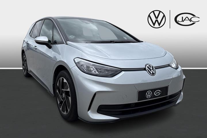 Sølv VW ID.3 fra 2025 set udefra