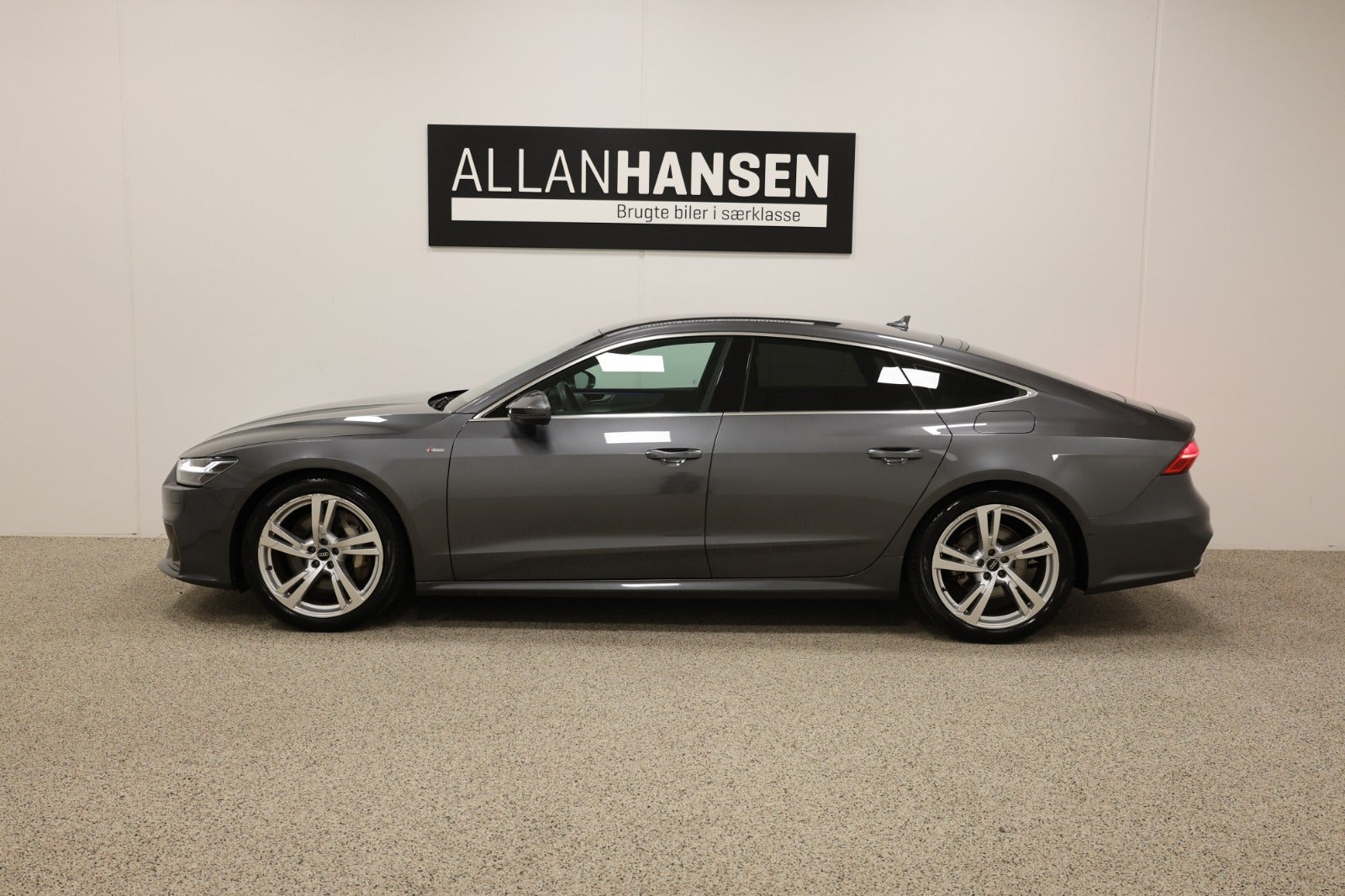 Grå Audi A7 fra 2022