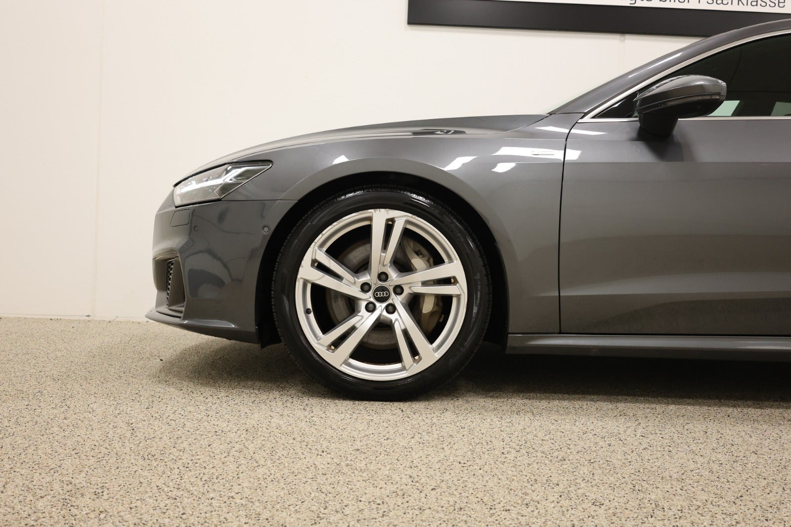 Grå Audi A7 fra 2022