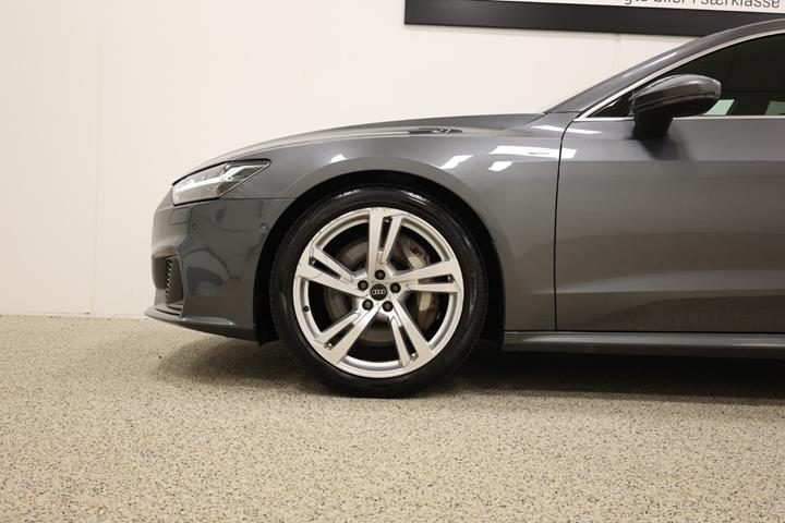 Grå Audi A7 fra 2022