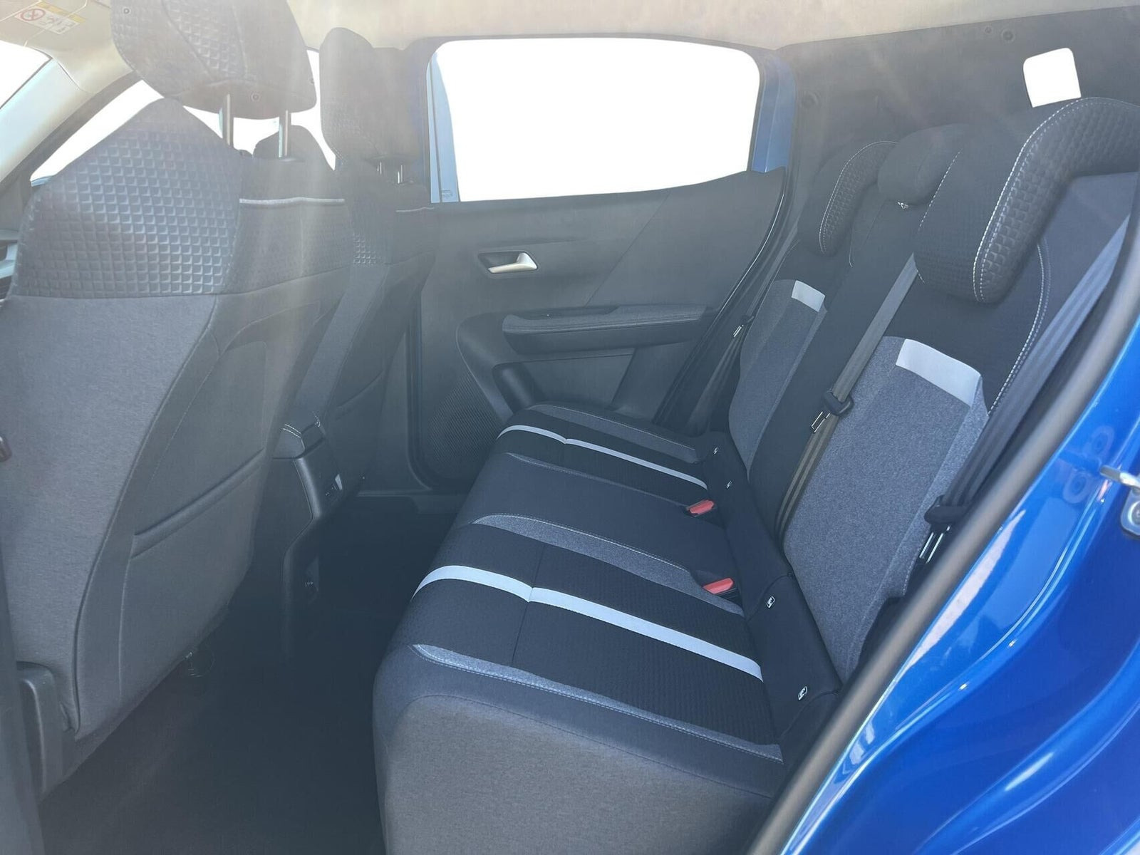 Blå Opel Frontera fra 2025
