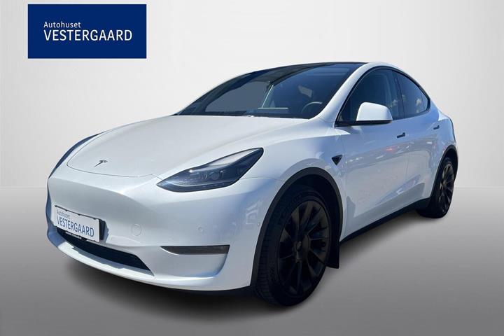 Hvid Tesla Model Y fra 2022 set udefra