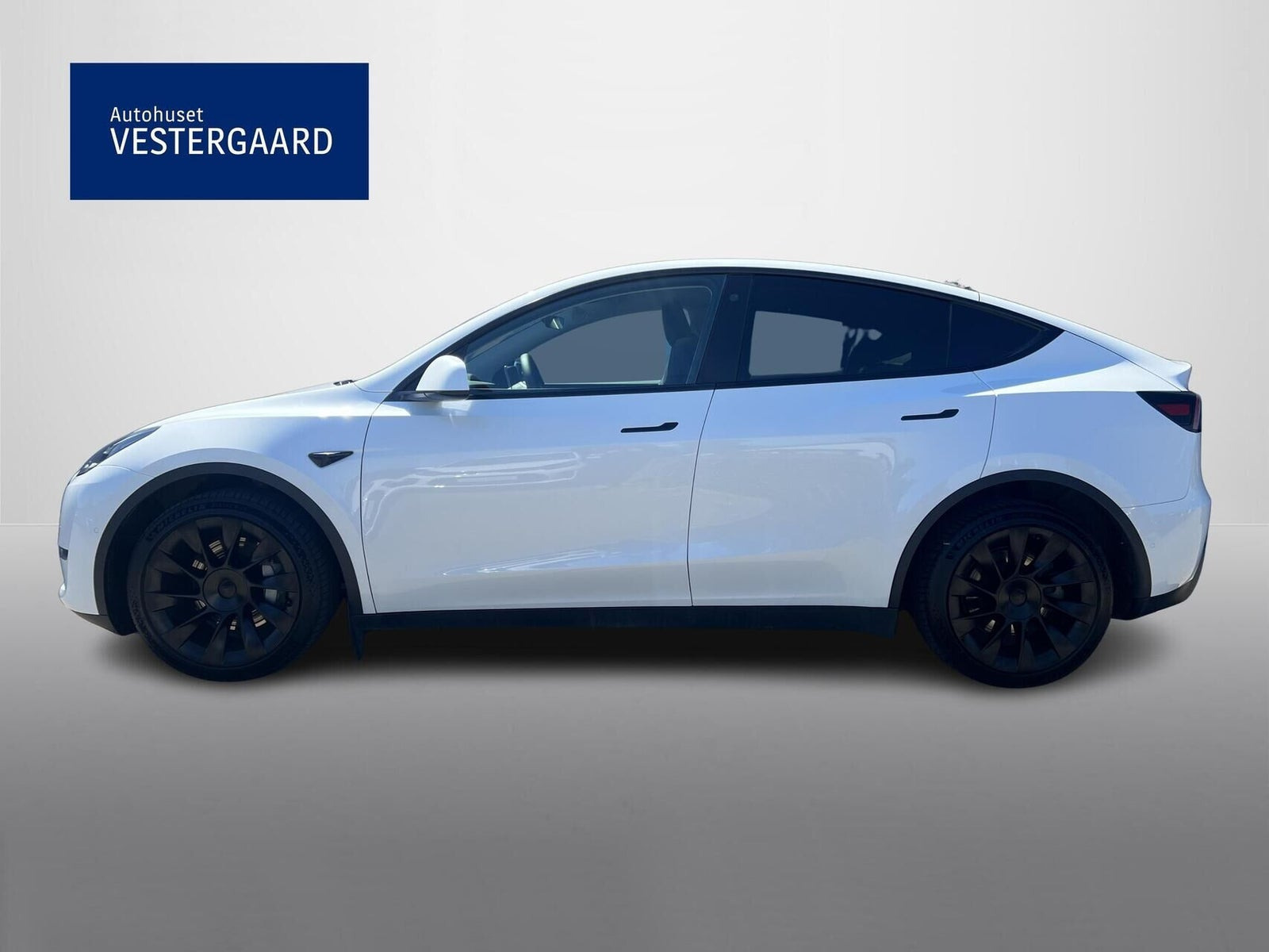 Hvid Tesla Model Y fra 2022