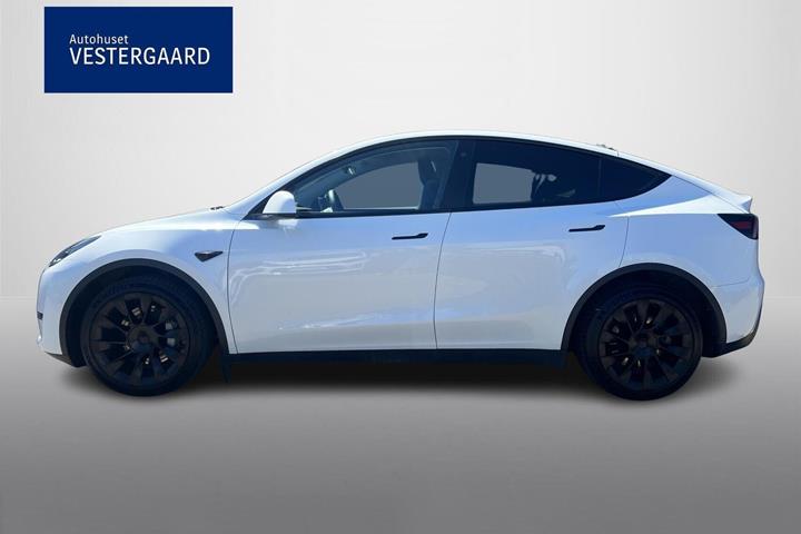 Hvid Tesla Model Y fra 2022
