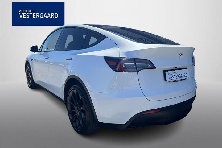 Hvid Tesla Model Y fra 2022