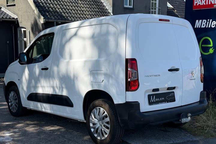 Hvid Peugeot Partner fra 2023