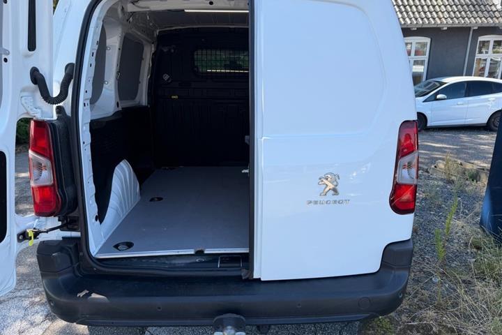 Hvid Peugeot Partner fra 2023