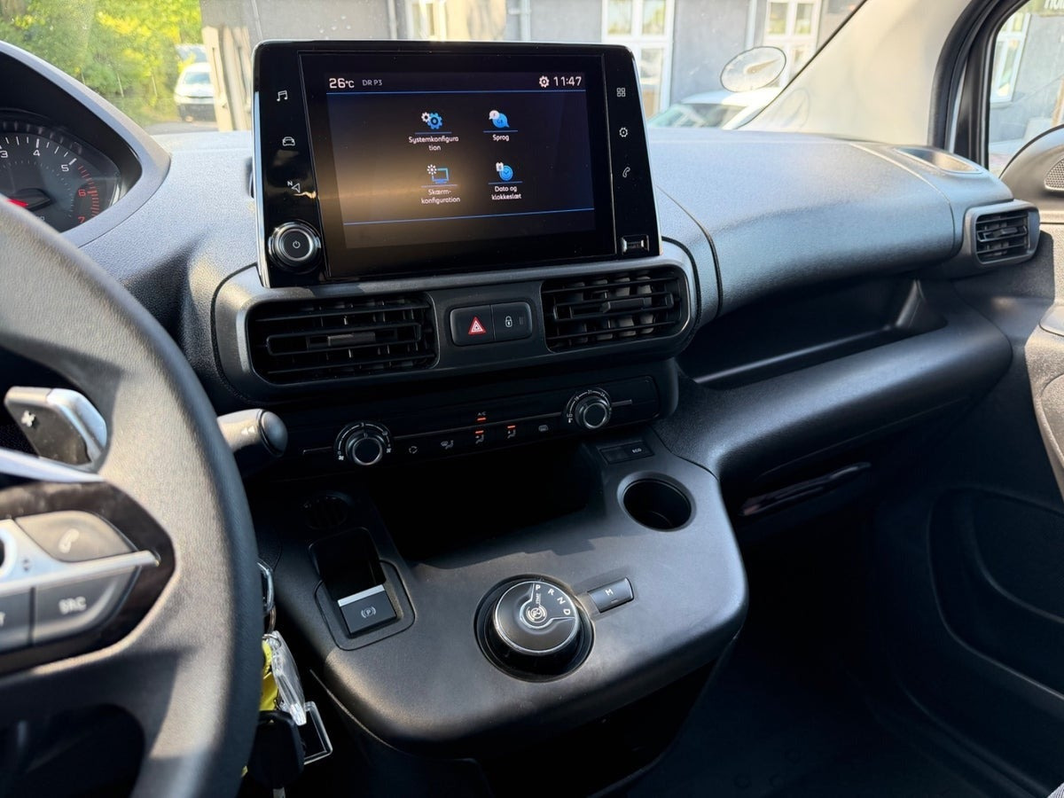 Hvid Peugeot Partner fra 2023