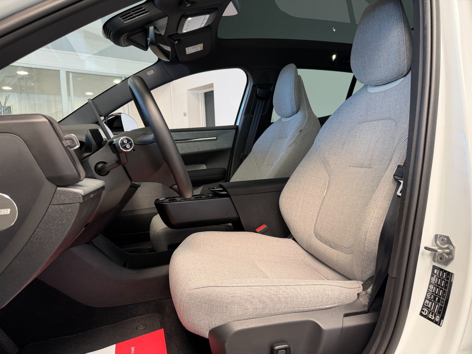Hvid Volvo EX30 fra 2024