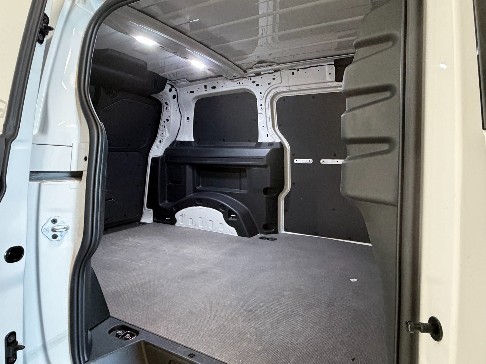 Hvid VW ID.Buzz fra 2025