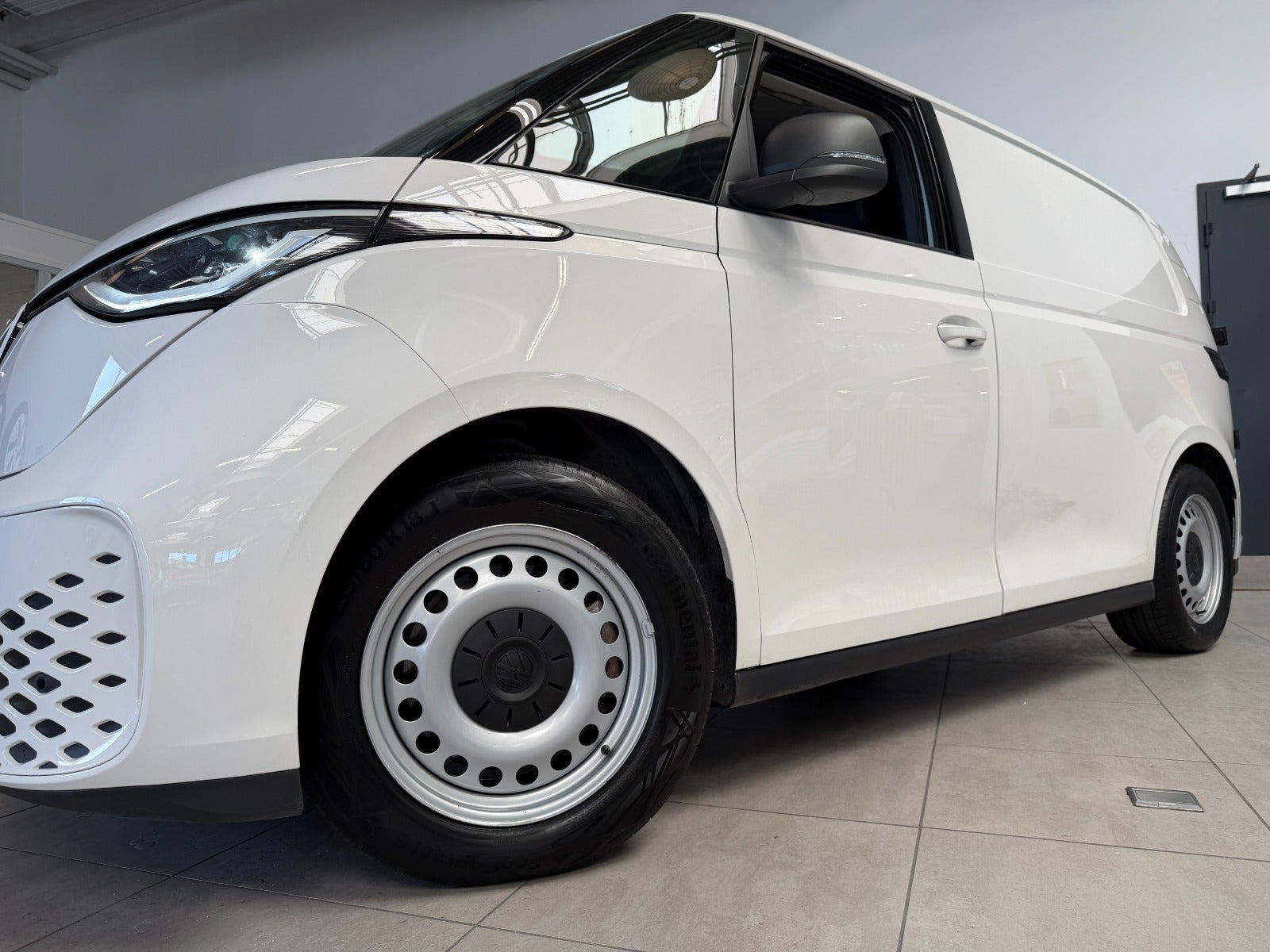 Hvid VW ID.Buzz fra 2025