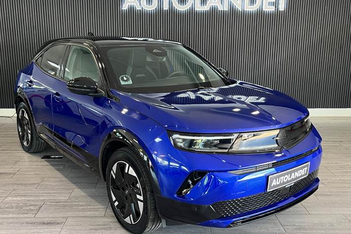 Blå Opel Mokka-e fra 2025