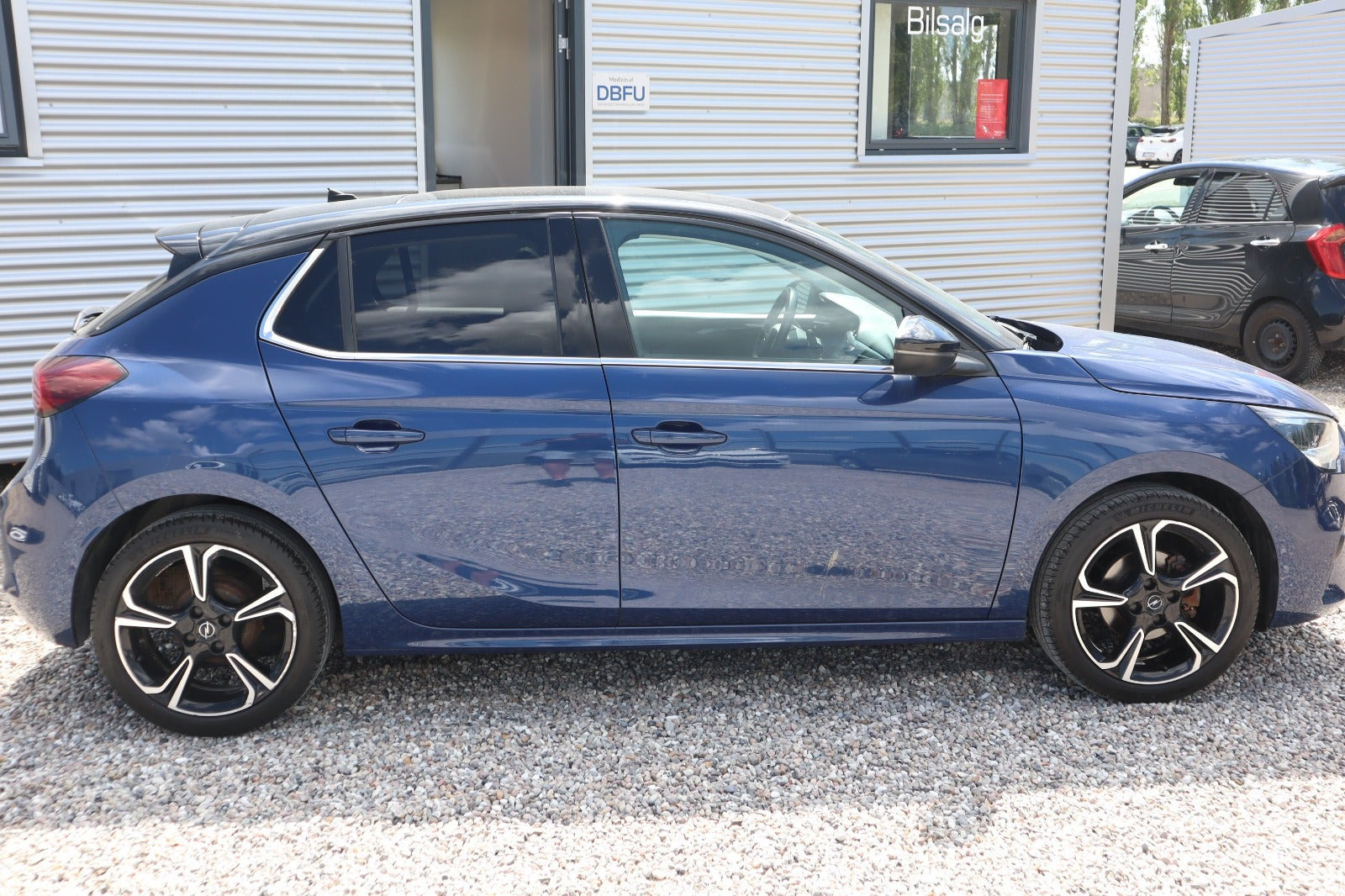 Blå Opel Corsa fra 2021