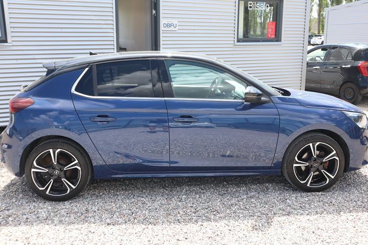 Blå Opel Corsa fra 2021
