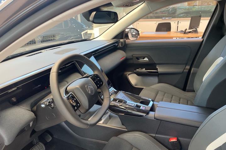 Grå Citroën ë-C5 Aircross fra 2025