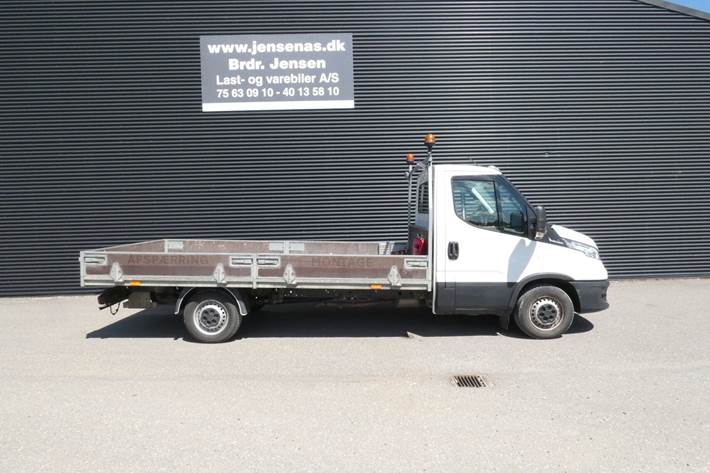 Hvid Iveco Daily fra 2023