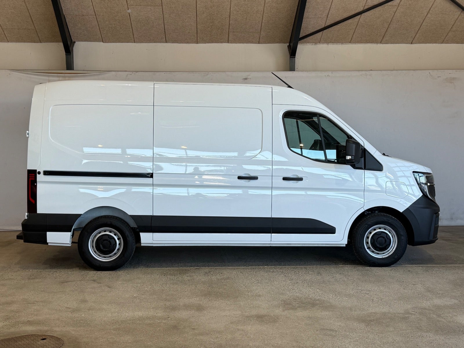 Hvid Renault Master V T35 fra 2025
