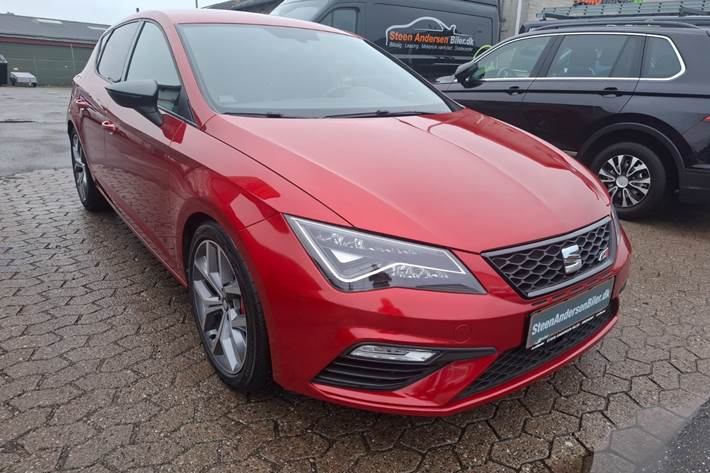 Rød Seat Leon fra 2017