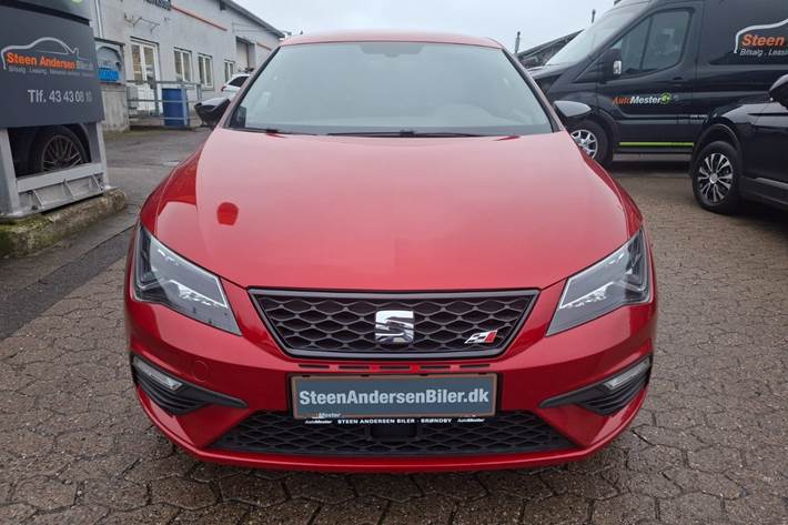 Rød Seat Leon fra 2017