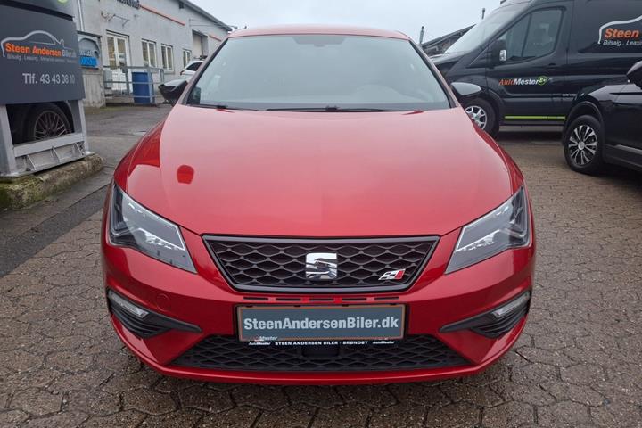 Rød Seat Leon fra 2017