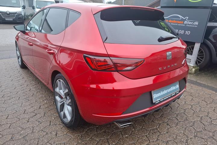 Rød Seat Leon fra 2017