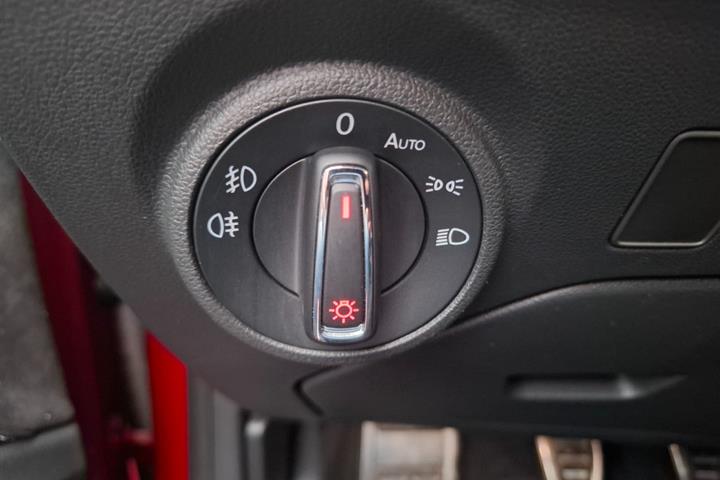 Rød Seat Leon fra 2017