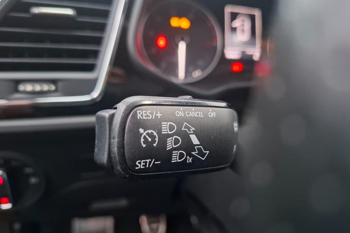 Rød Seat Leon fra 2017