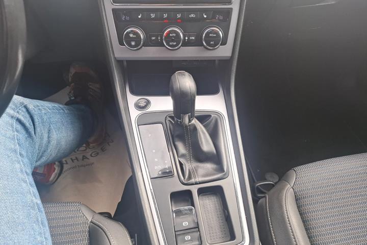 Rød Seat Leon fra 2017