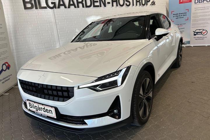 Hvid Polestar 2 fra 2023 set udefra