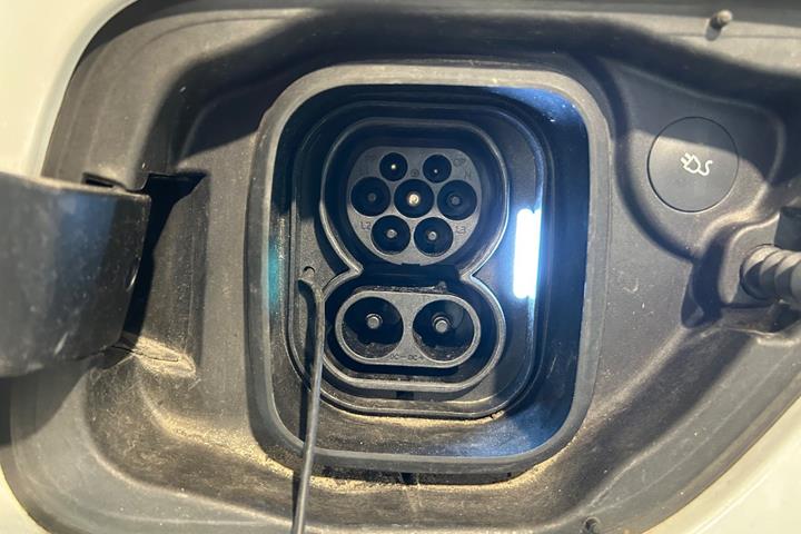 Hvid Polestar 2 fra 2023