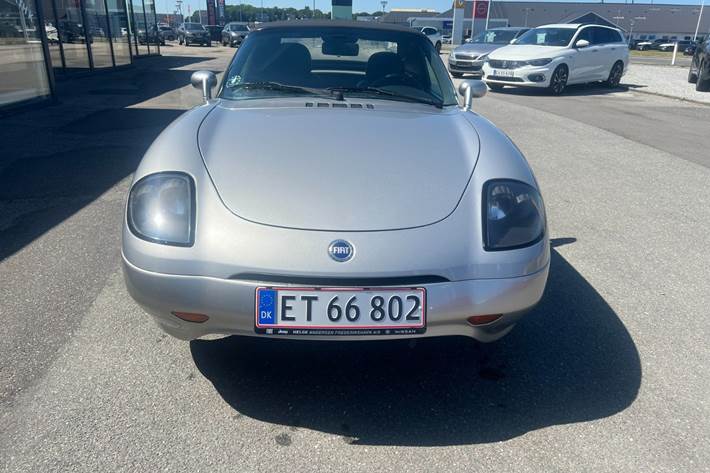 Sølv Fiat Barchetta fra 2002