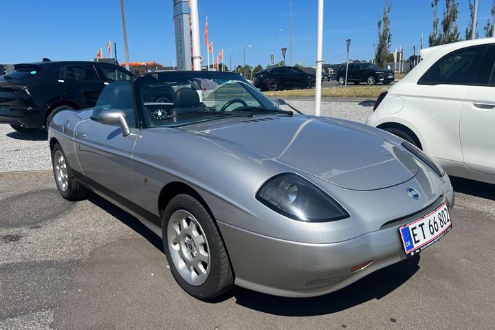 Sølv Fiat Barchetta fra 2002