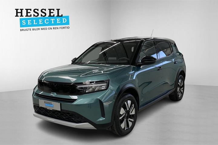Grøn Opel Frontera fra 2025 set udefra