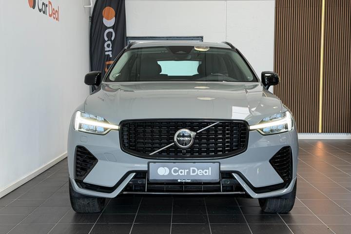 Grå Volvo XC60 fra 2023