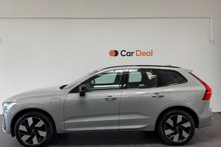 Grå Volvo XC60 fra 2023