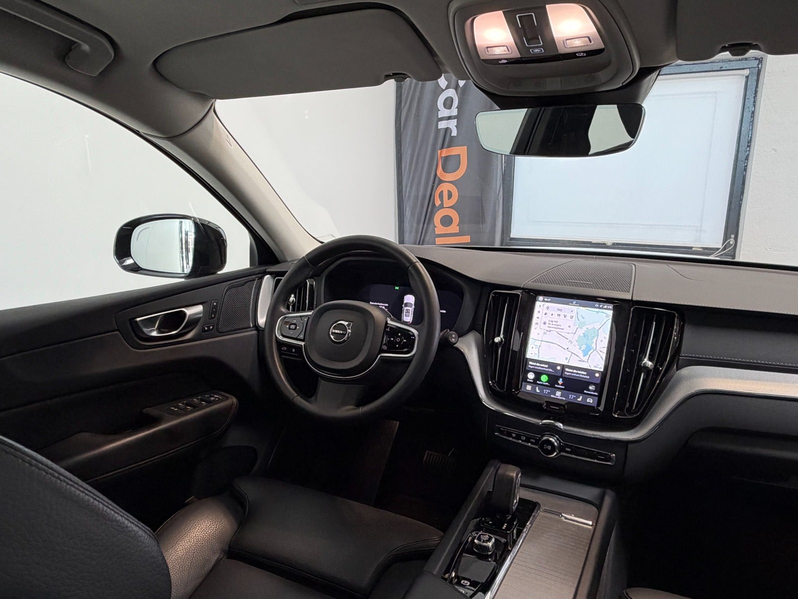 Grå Volvo XC60 fra 2023