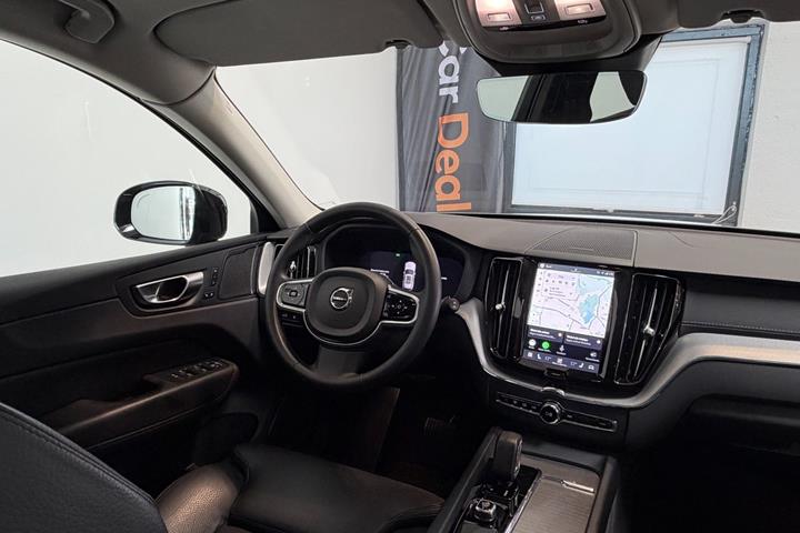 Grå Volvo XC60 fra 2023