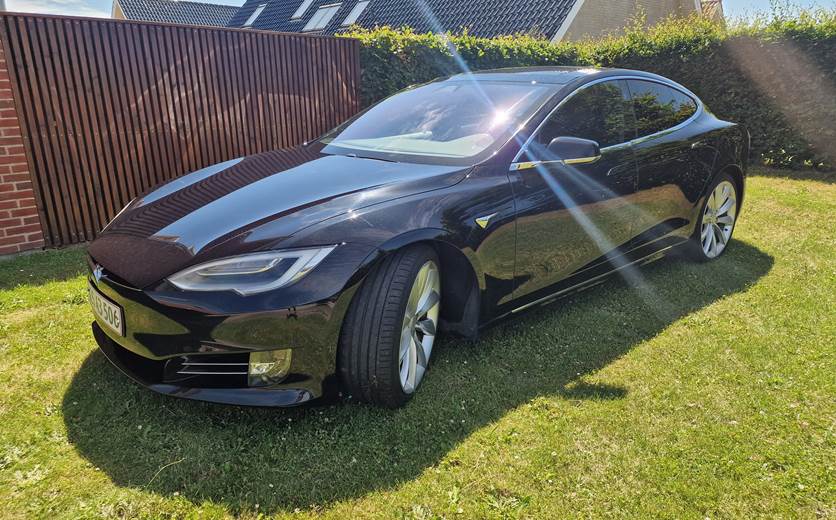 Tesla Model S 90D