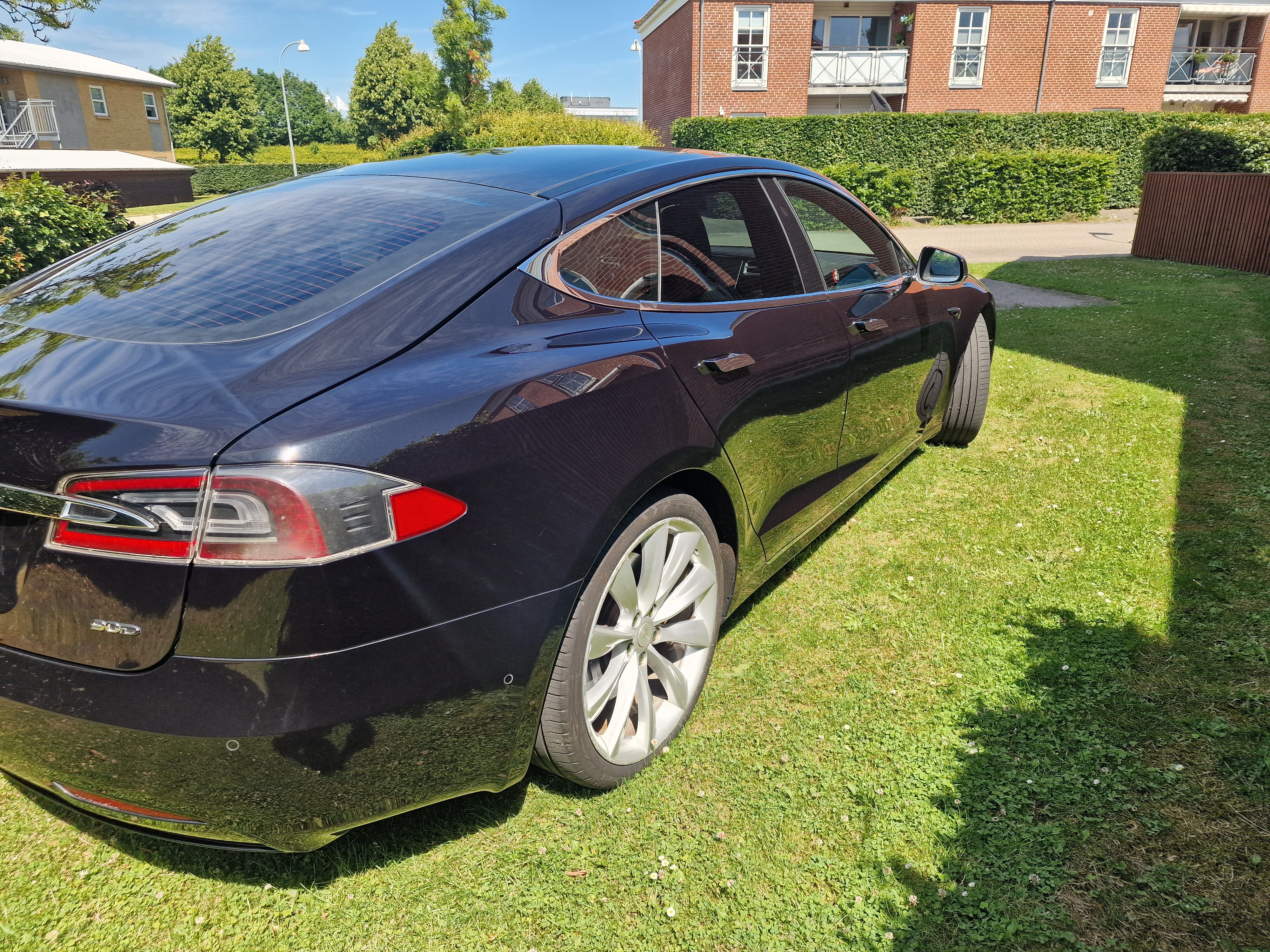 Sort Tesla Model S fra 2017