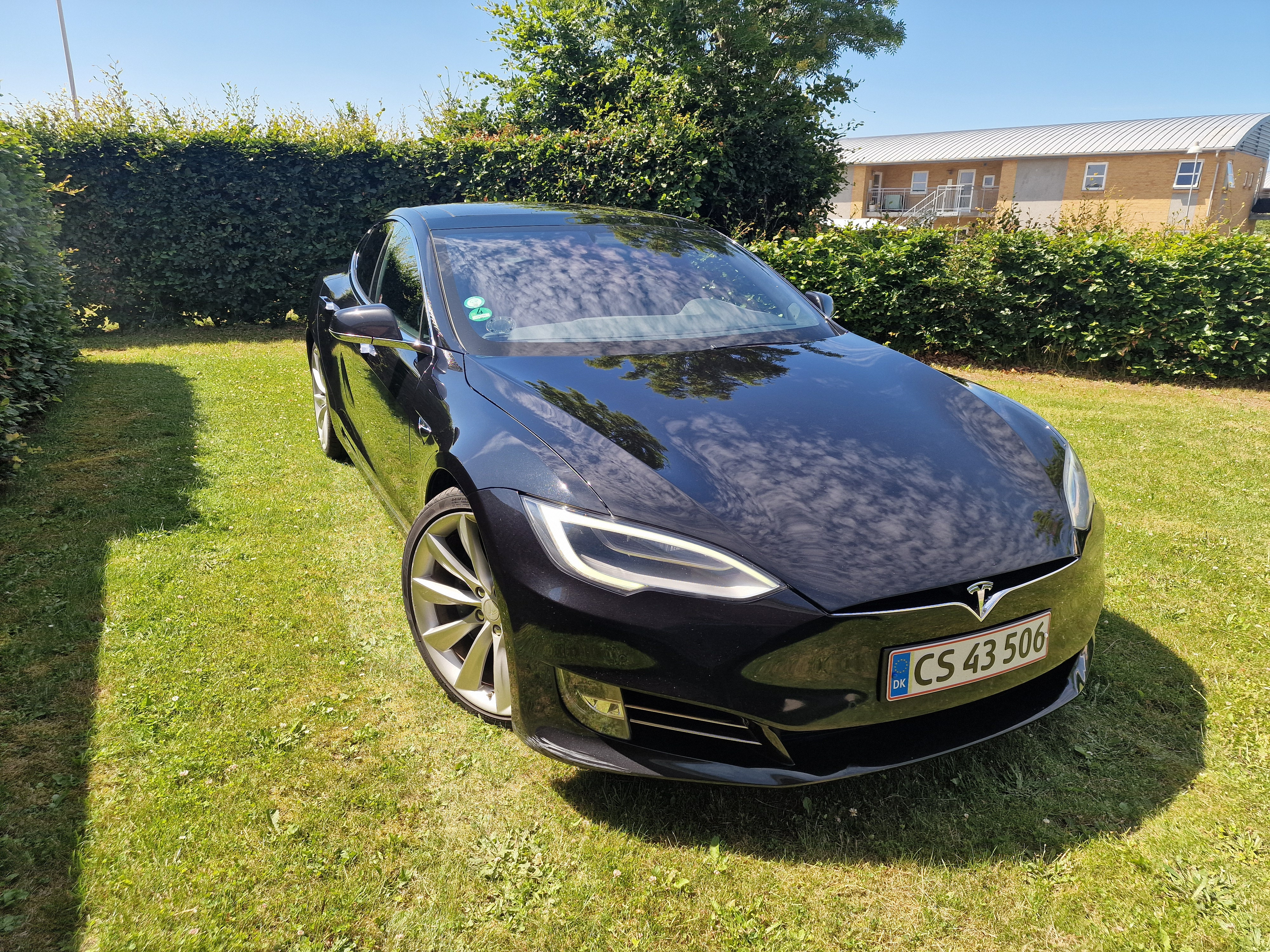 Sort Tesla Model S fra 2017