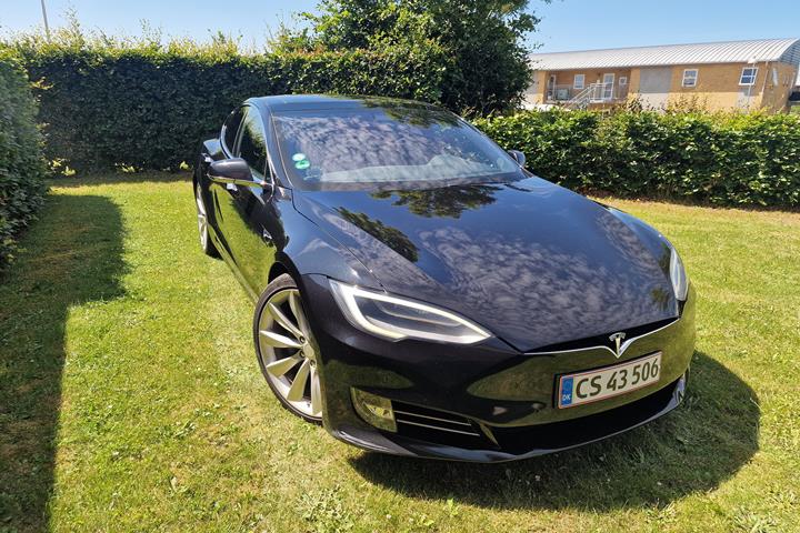 Sort Tesla Model S fra 2017