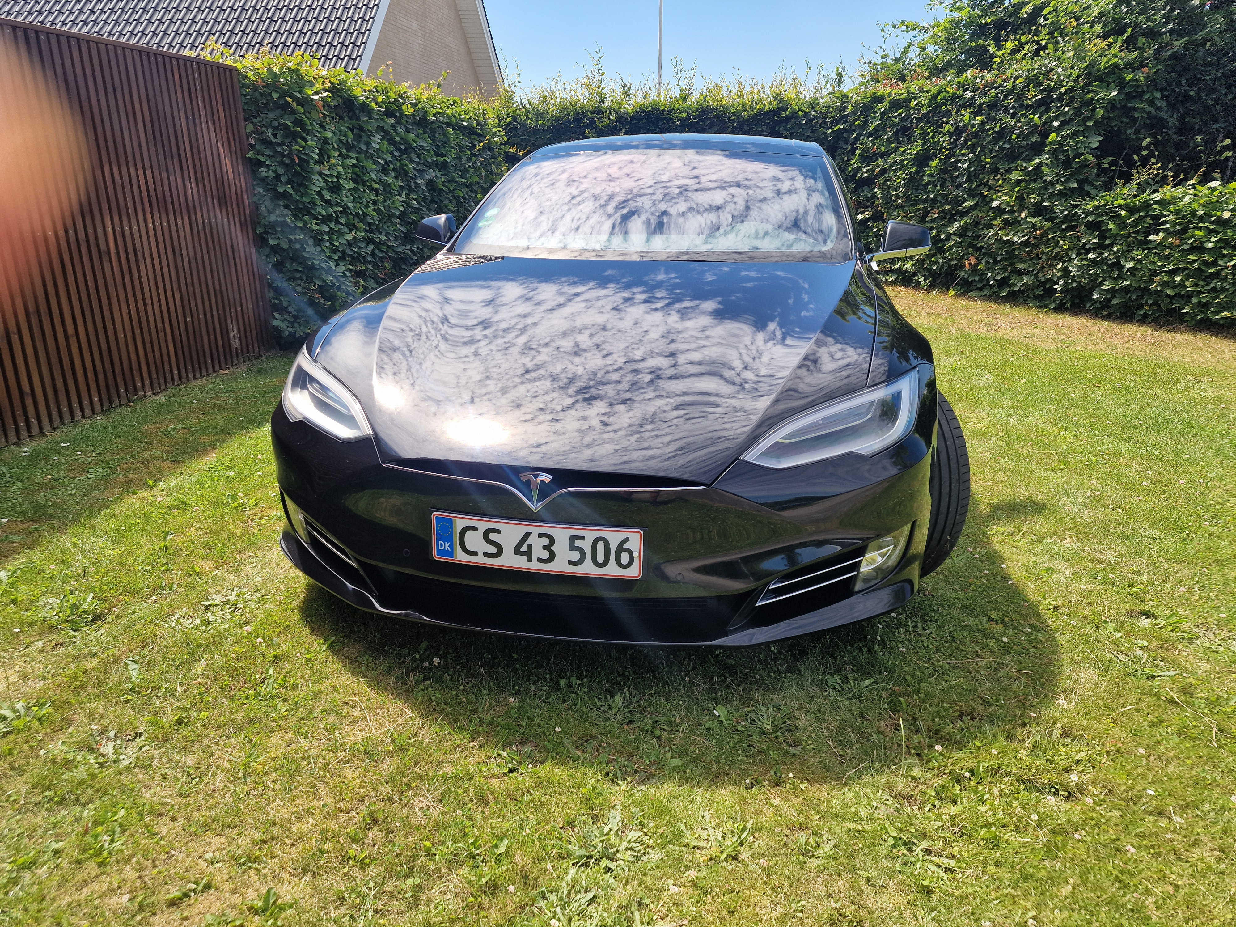Sort Tesla Model S fra 2017