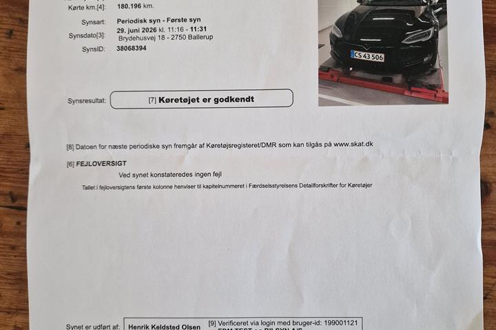 Sort Tesla Model S fra 2017