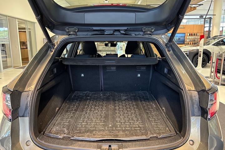 Bronze Toyota Corolla fra 2020