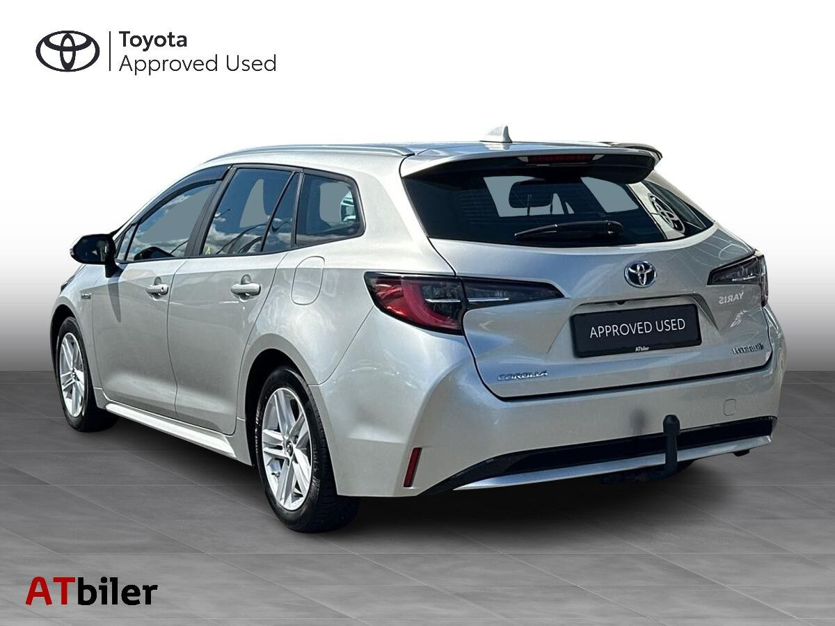 Sølv Toyota Corolla fra 2019