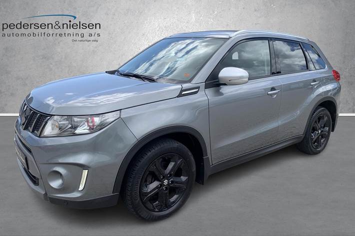 Grå Suzuki Vitara fra 2018