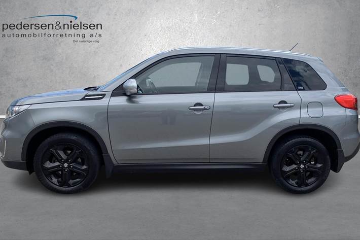 Grå Suzuki Vitara fra 2018