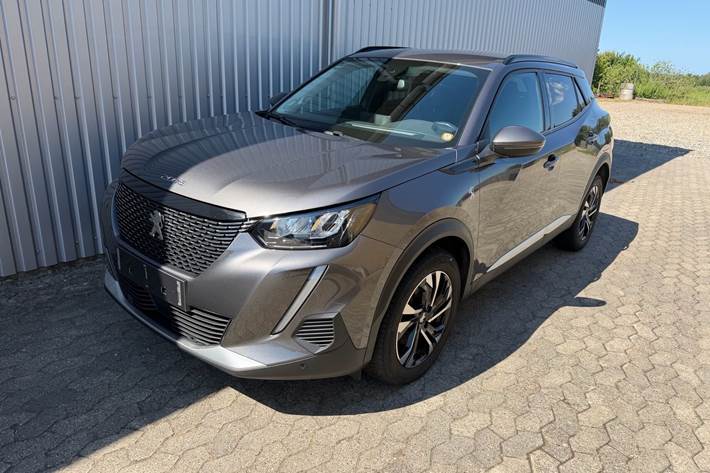 Grå Peugeot 2008 fra 2020