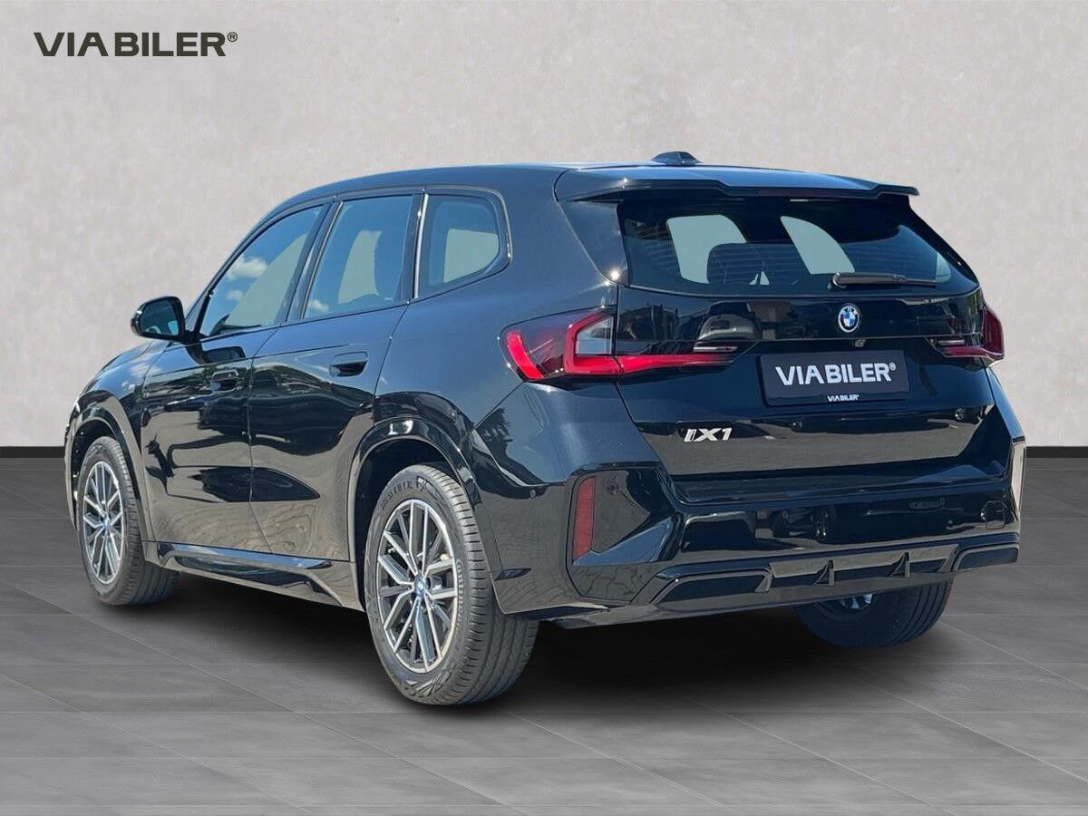 Sort BMW iX1 fra 2024