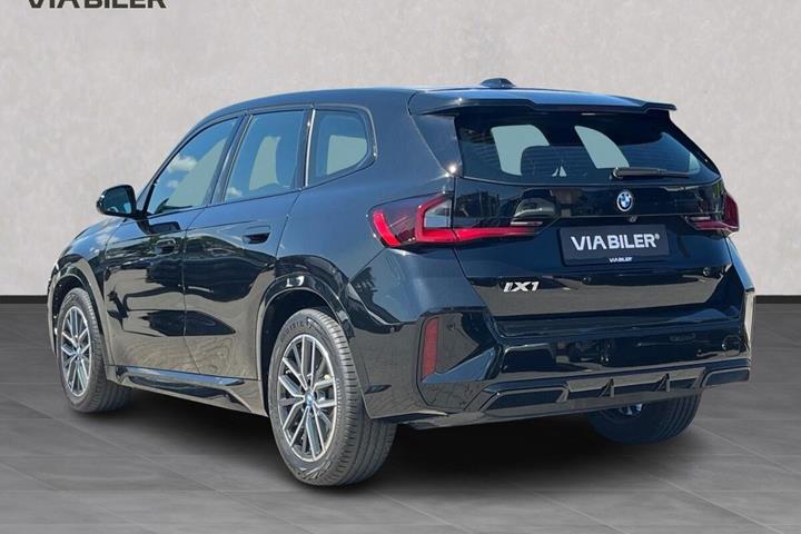Sort BMW iX1 fra 2024